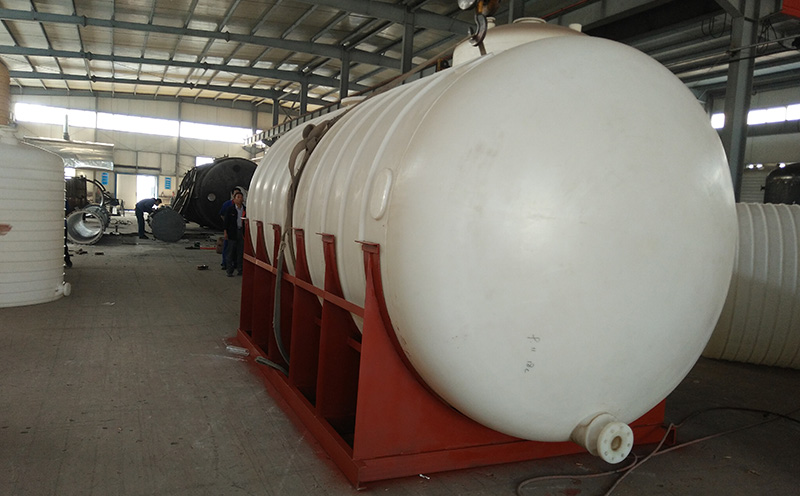 鶴壁市鶴鑫化工有限責任公司之聚乙烯儲罐 鶴壁市鶴鑫化工有限責任公司之聚乙烯儲罐