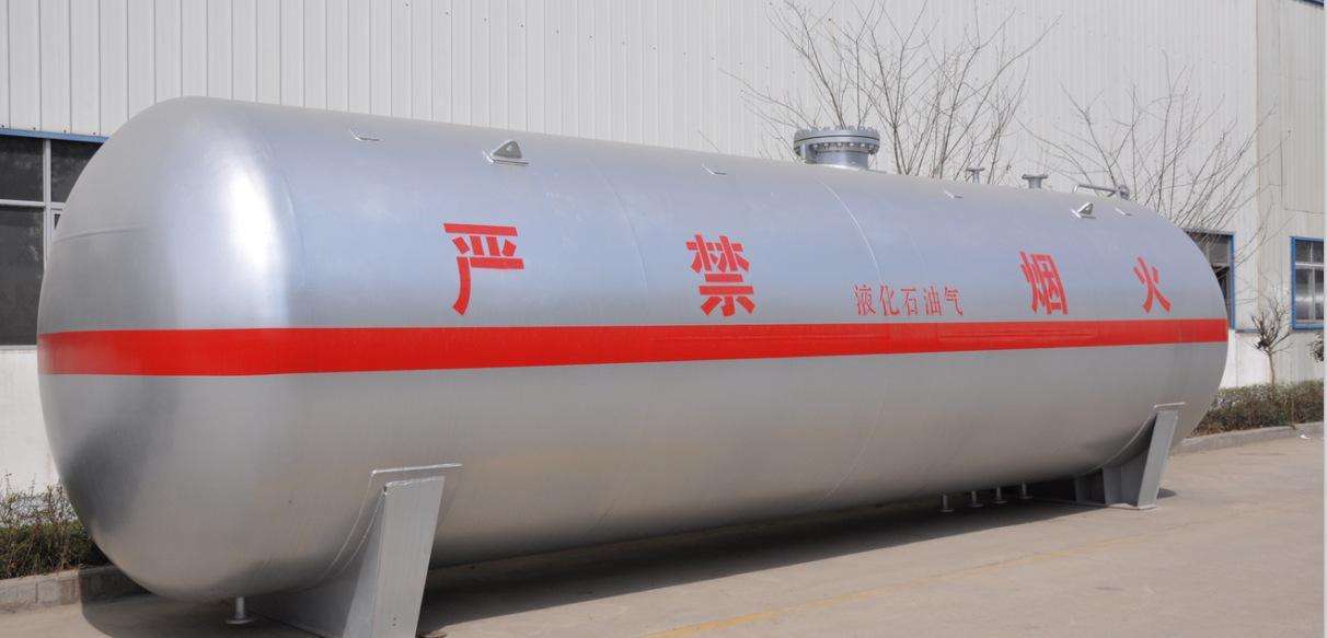 鋼襯塑儲罐在設計方案時要留意以下內容: 鋼襯塑儲罐在設計方案時要留意以下內容: